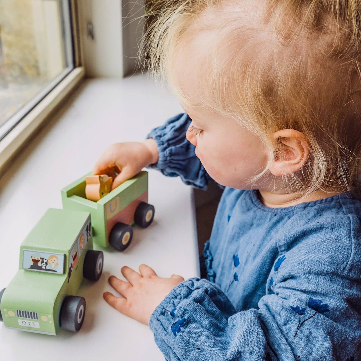 Wooden Farm 4x4 with Horse Box and Horse